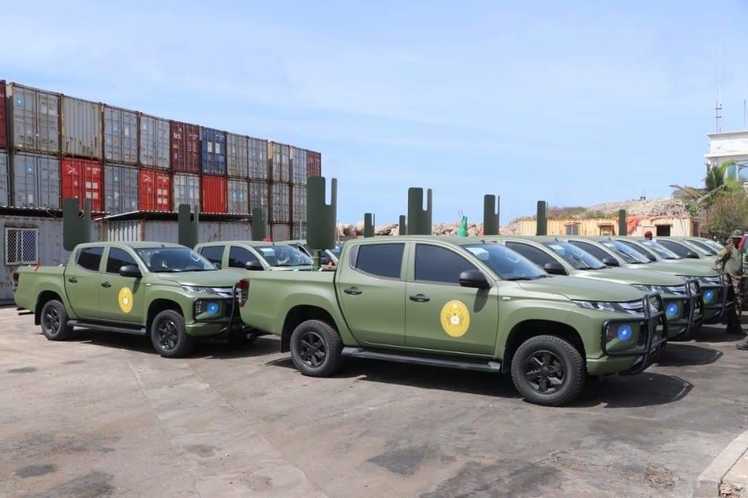 Somalia Mogadishu: TURKSOM The Turkish Defense Ministry delivered 12 bullet-proof 4x4 drive vehicles to the Somali Chief of Staff as part of a financial and military cooperation agreement between the two countries to help strengthen SNA