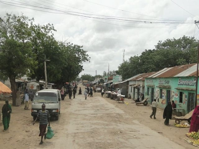 Heavily armed AlShabaab fighters have been reported to briefly seize the control of Bal'ad town about 30Km North of Mogadishu this morning, Locals were surprised to see militants in the city after clashes with SNA troops. Officials said Bal'ad is now on govt hands