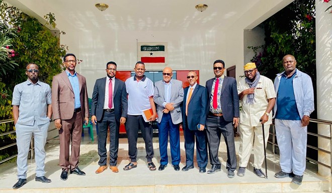 Chairman of Somaliland Waddani party Hirsi has been summoned by Criminal Investigation officers for grilling regarding his allegations that President Musa Bihi holds Djibouti passport.According to party officials, Hirsi has already arrived at the headquarters for interrogation