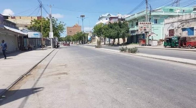 Somalia's capital Mogadishu is under lockdown, and people remain indoors after the Somali police force command announced a 33 hour curfew on Saturday. A spot check by Dalsan TV established deserted streets ahead of the Presidential election which is set to be held today