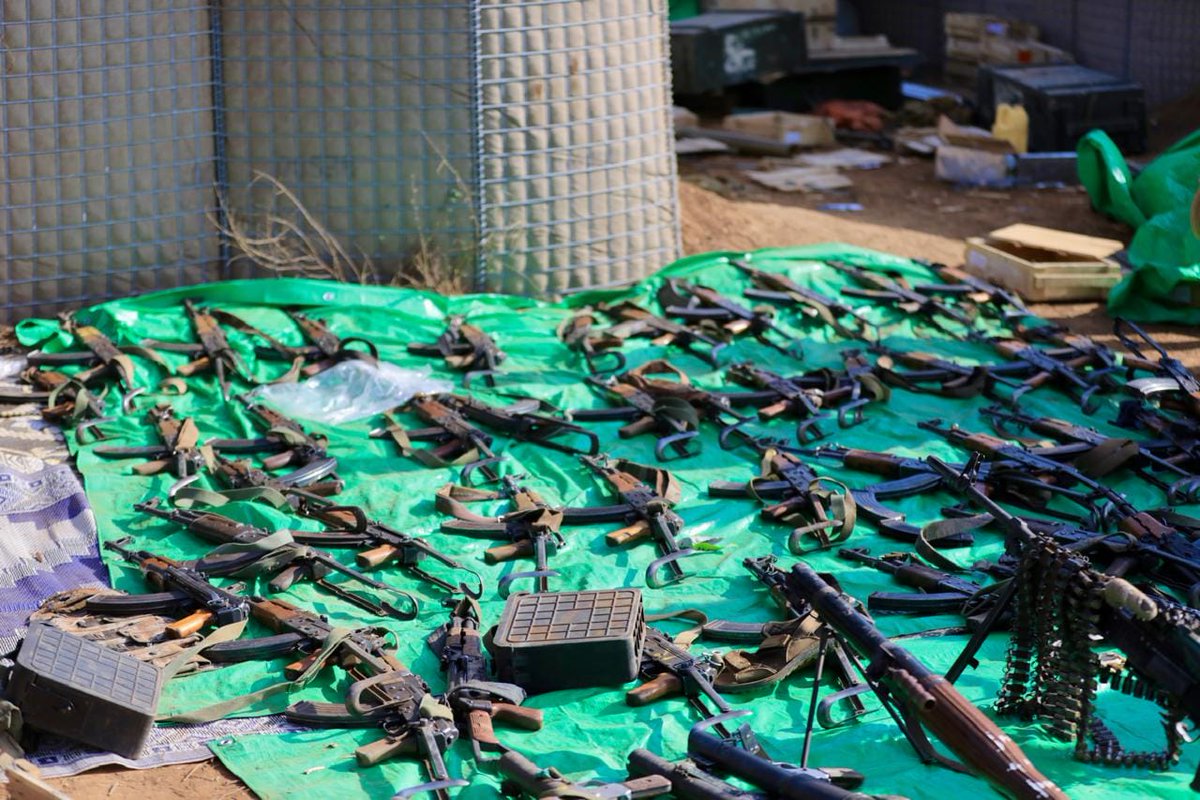 Somali government displayed bodies of score al-Shabab militants and weapons seized during their attempt to overrun three army bases in the Lower Jubba region on Monday. The government reported that over 80 al-Shabab fighters were killed in the foiled attack