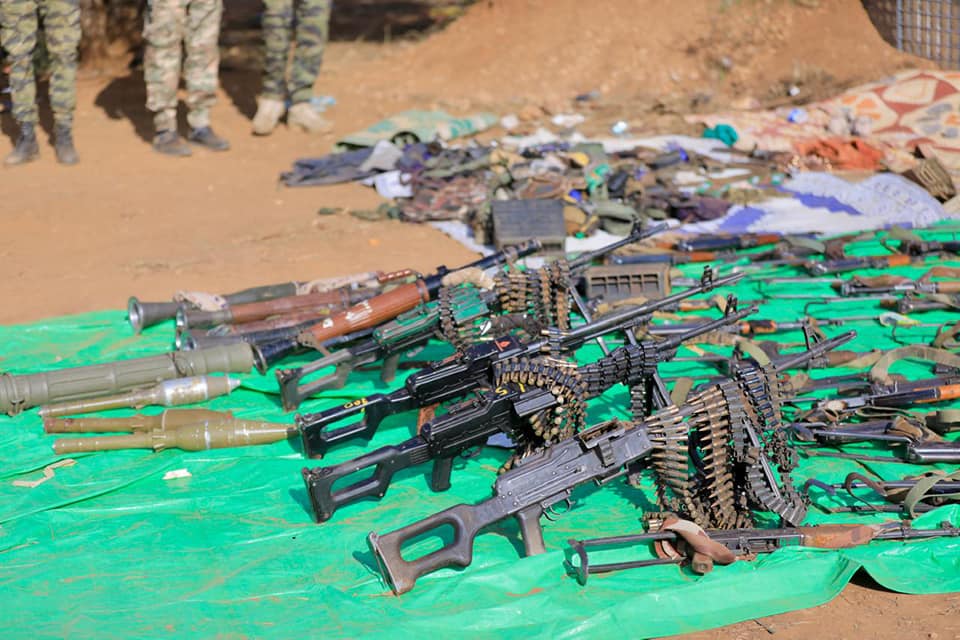 Somali government displayed bodies of score al-Shabab militants and weapons seized during their attempt to overrun three army bases in the Lower Jubba region on Monday. The government reported that over 80 al-Shabab fighters were killed in the foiled attack