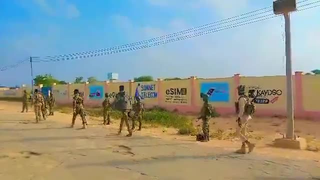 El grupo Al Shabab afirma haber matado a 23 soldados en un ataque al amanecer seguido de intensos combates en Bal'ad, a 30 kilómetros de Mogadiscio. Los militantes se han retirado después de que el SNA y las fuerzas burundianas lanzaran un contraataque. Los ataques de Al Shabab se han intensificado desde la semana pasada