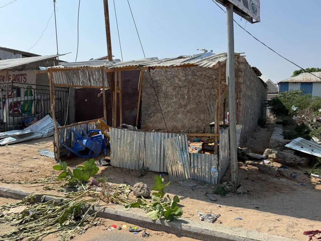 Six Injured in Explosion at a Restaurant in Cali Goleey, Mogadishu, Six people, including two women, were injured in an explosion that struck a restaurant in the Cali Goleey neighborhood of Kaxda district, Mogadishu, earlier today. The restaurant is located near a Somali police checkpoint