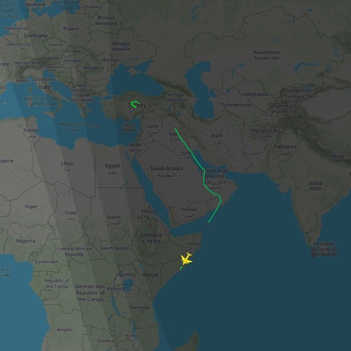 Un avión de transporte pesado C-17 de la Fuerza Aérea de Qatar, que despegó de Kayseri, aterrizó en el Aeropuerto Internacional Adén Adde en Mogadiscio, la capital de Somalia.